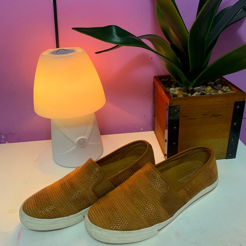 A pair of Lauren Ralph Lauren. It is a orange/ yellowish. Size 8.5.